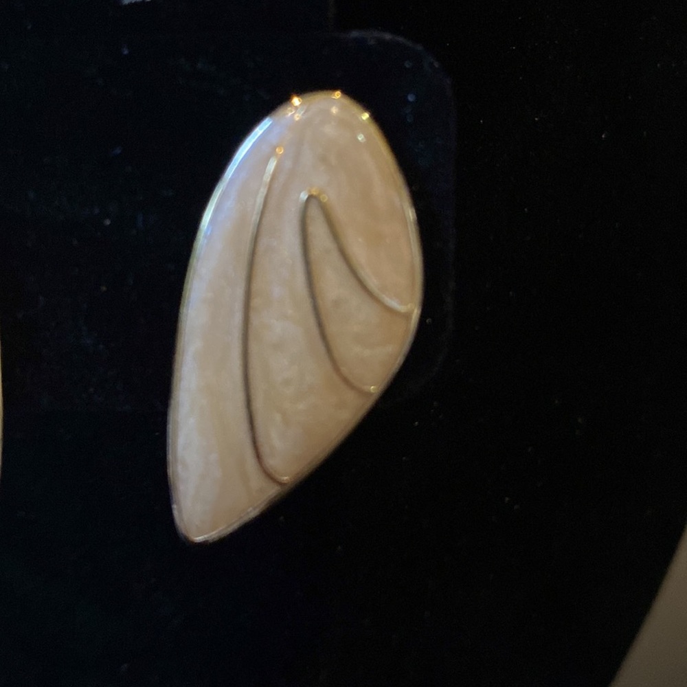 Vintage enamel and gold tone pierced earrings - Picture 2 of 5